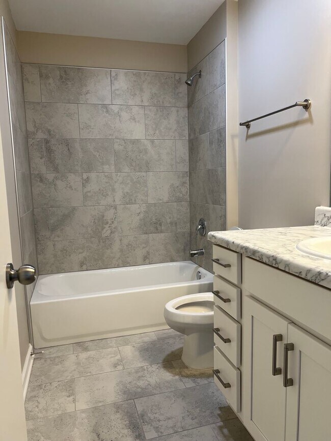 Building Photo - 2BD/2BA Condo located on the Germantown/Memphis Line!