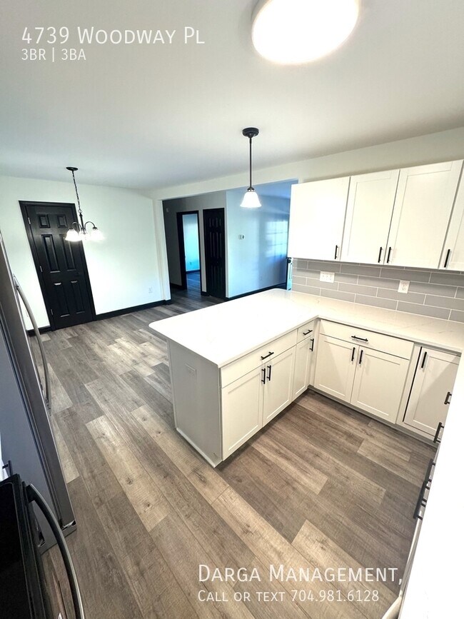 Building Photo - 4739 Woodway Pl