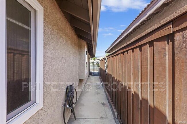Building Photo - 7175 Summerfield Pl