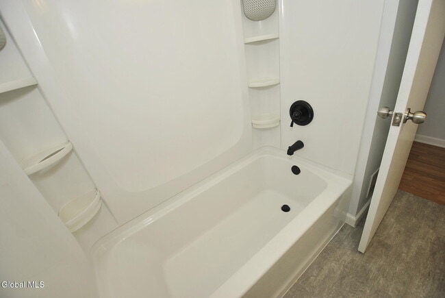 Building Photo - 33 B Ledgewood Dr
