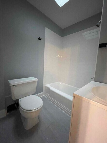 Building Photo - 2256 Mt View Pl SE