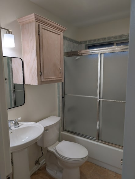 Building Photo - 2305 E 27th St