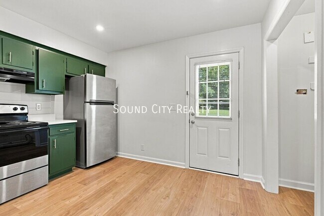 Building Photo - 4113-A Hunting Dr-