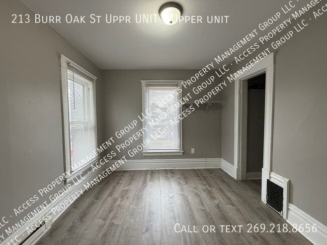 Building Photo - 213 Burr Oak St