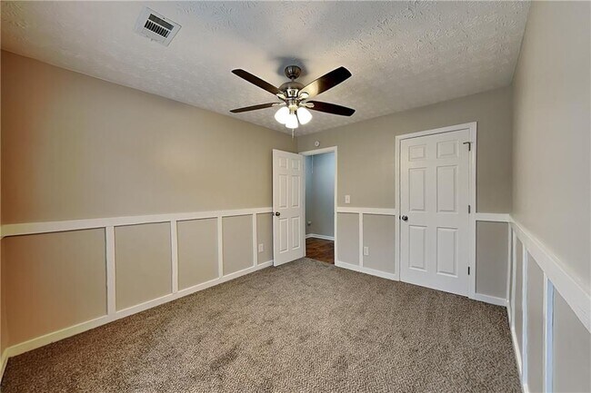 Building Photo - 405 Windsor Brook Ln SE