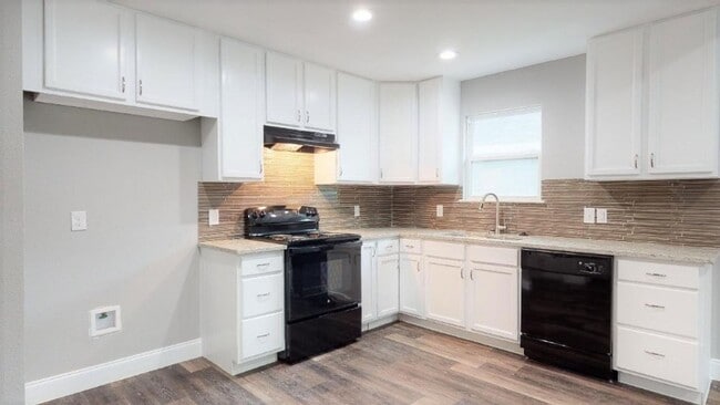 Building Photo - 428 N Cherokee Shores Dr