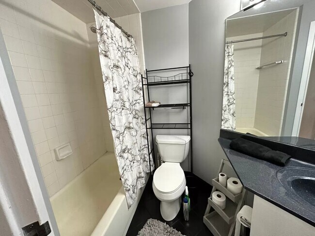 Building Photo - 300 Riverfront Dr