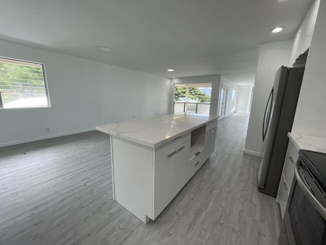 Building Photo - 47-218 Kamehameha Hwy 3rd floor