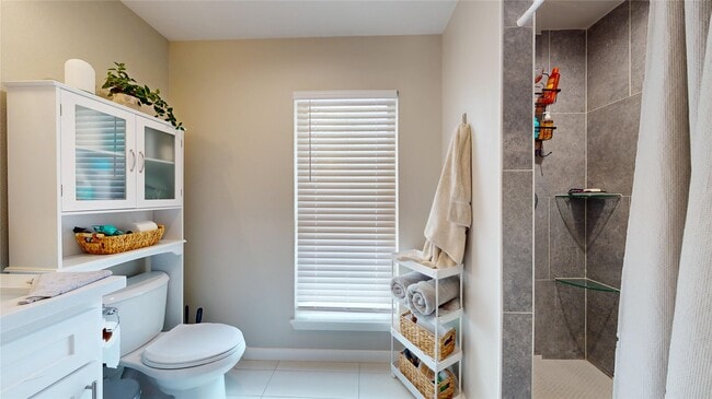 Building Photo - 1410 Hyde Park Blvd