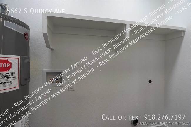 Building Photo - 5667 S Quincy Ave