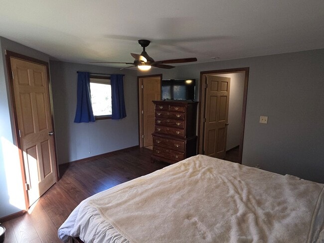 Building Photo - Updated 4 bedroom home in Merton