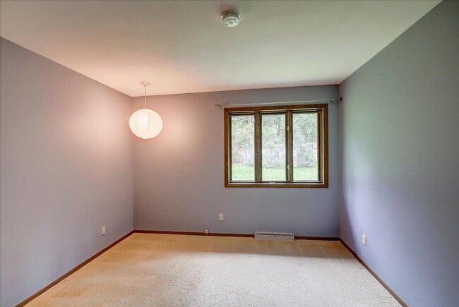 Building Photo - Parkwood Hills – Spacious 4 Bedroom, 3 Bat...