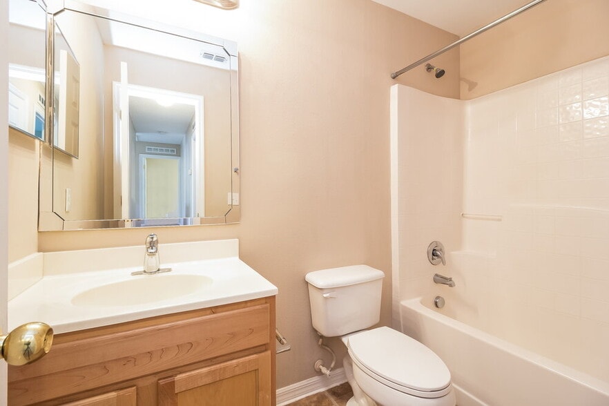 Building Photo - 1113 Benan Ct