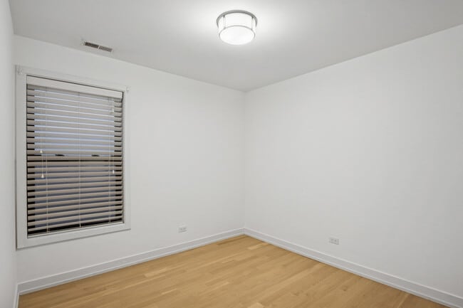 Building Photo - 1242 W Huron St