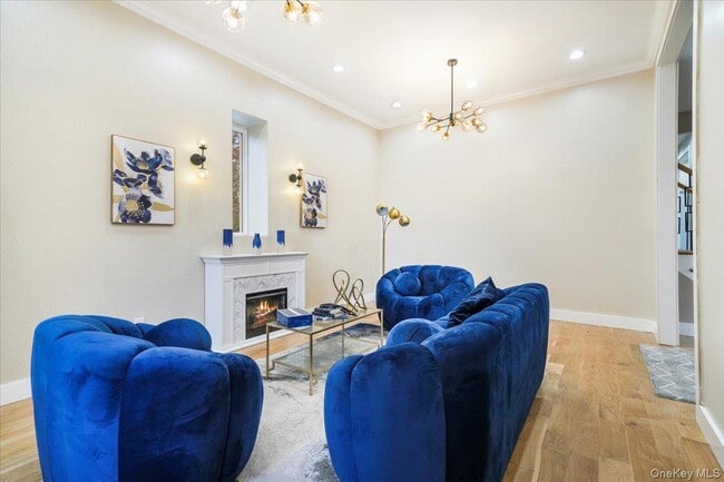 Building Photo - 260 W Main St