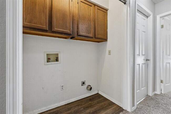 Building Photo - 3703 Southwind Ave