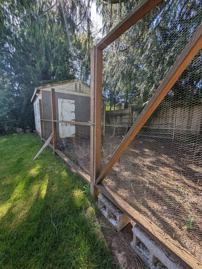 Building Photo - Large 4 Bedroom Home for rent in PO - Over Two Acres and Room to Roam!