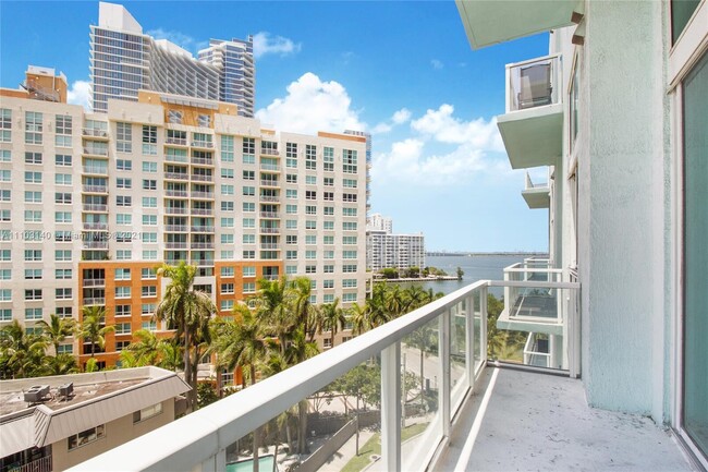 Balcony - 1900 N Bayshore Dr