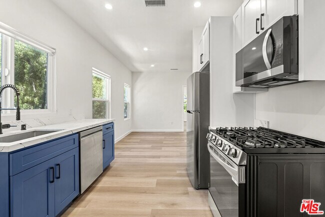 Building Photo - 1305 Lucile Ave