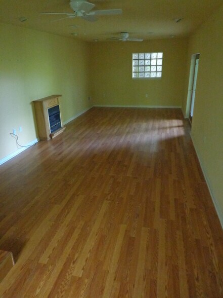 Spacious Gameroom with powder room - 6 Prospect St