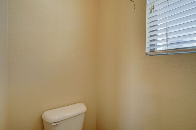 Building Photo - AVAILABLE NOW IN SHAMROCK ESTATES GILBERT!!!