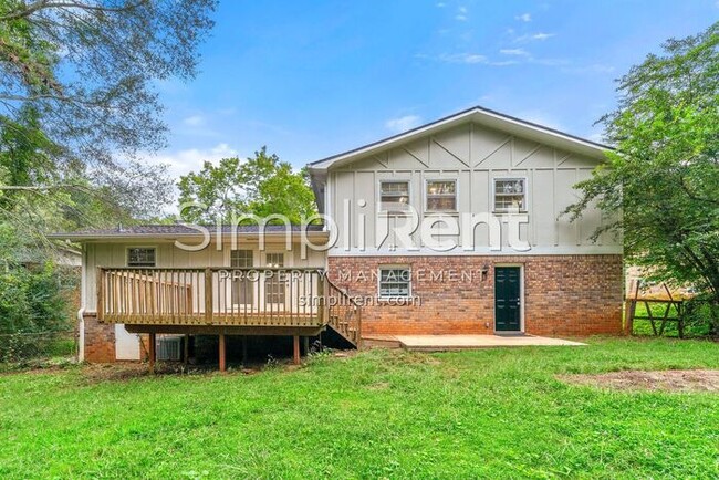 Building Photo - Renovated 3 Bed/ 2 Bath - 1st month free w...