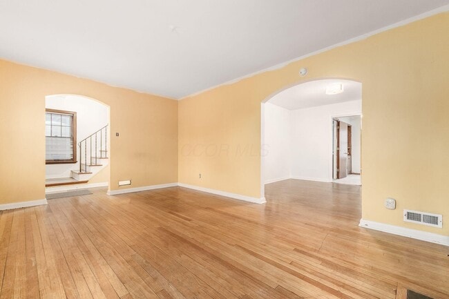 Building Photo - 683 S Roosevelt Ave