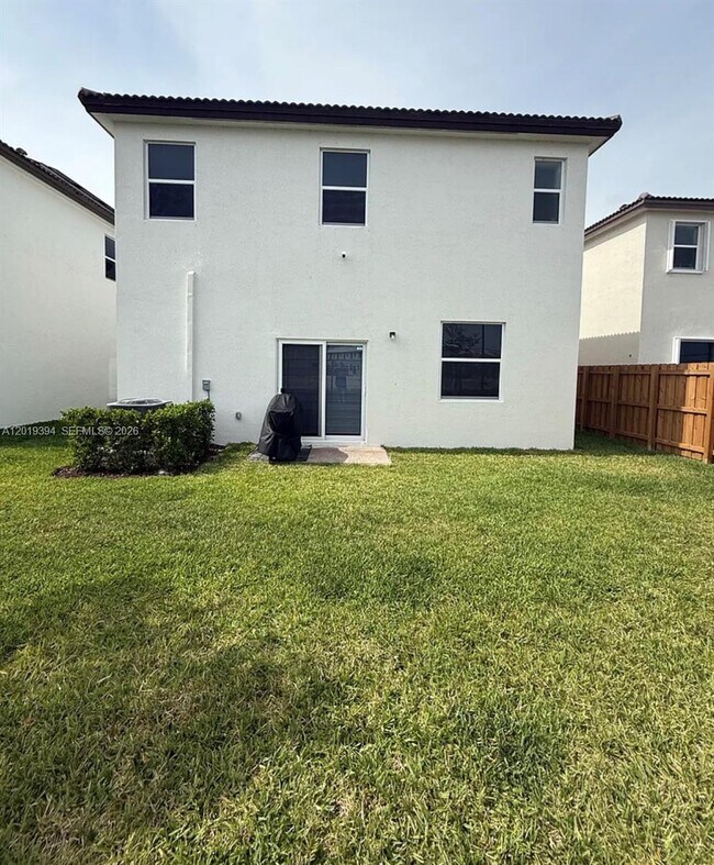 Building Photo - 2584 SE 25th Ct