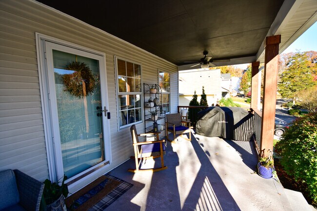 Building Photo - 1204 Edenbridge Way