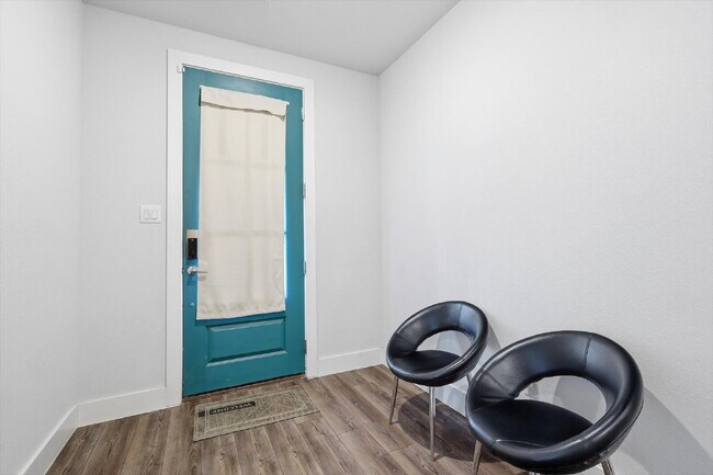 Building Photo - Cozy home in Merion at Midtown Park, one of Dallas's most convenient and family-friendly communit...