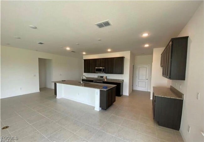 Building Photo - 2032 NW 32nd Ct
