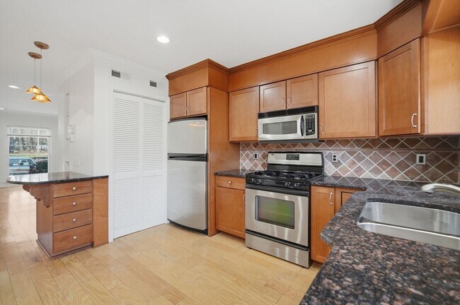 Building Photo - 1155 Dickinson St