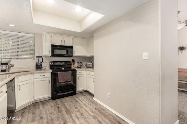 Building Photo - 6885 E Cochise Rd