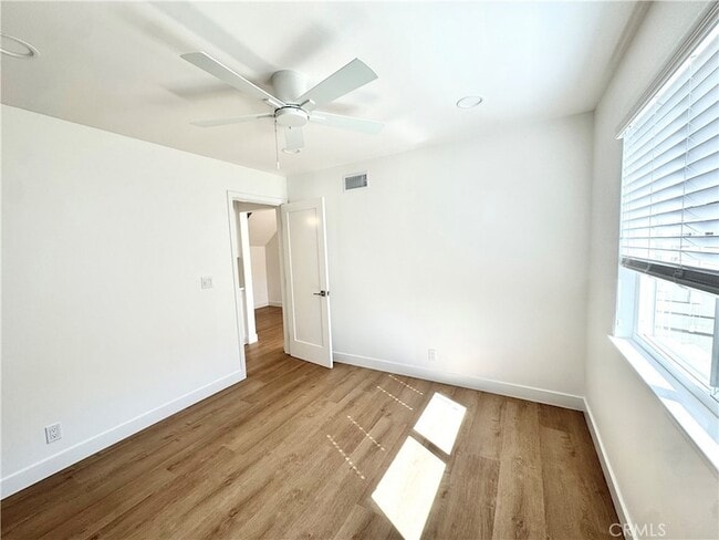 Building Photo - 9872 Kings Canyon Dr