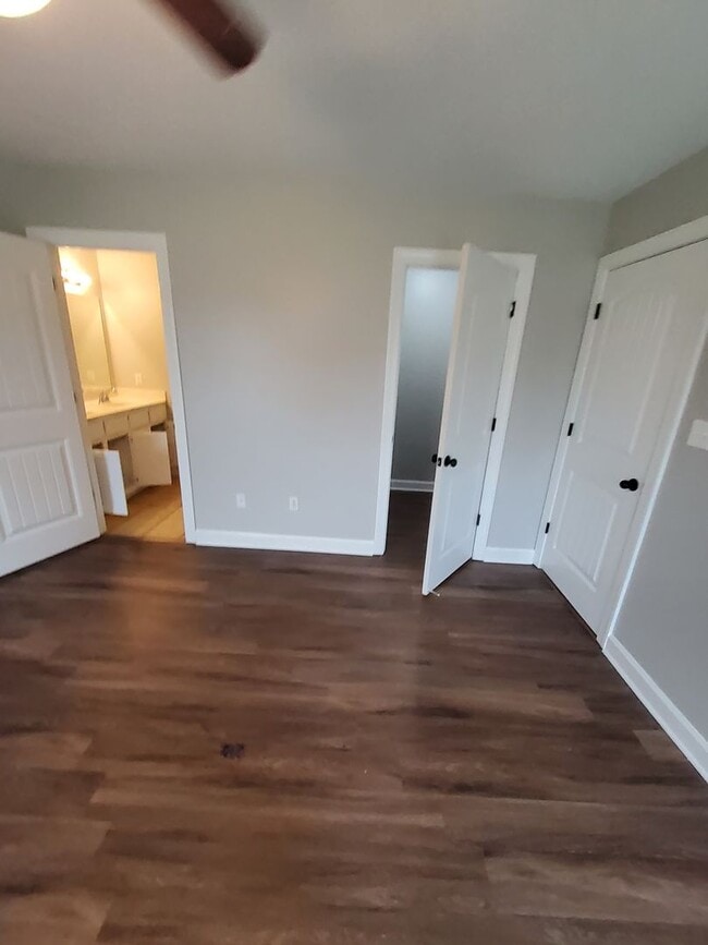 Building Photo - Modern Southaven Home with Two-Car Garage