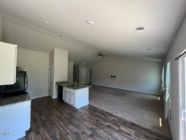 Building Photo - 882 Avery Pond Dr