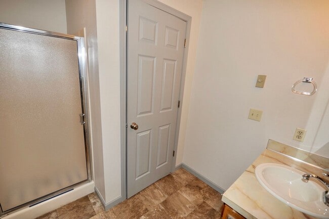 Building Photo - 2 bed 2 bath Hayden rancher duplex
