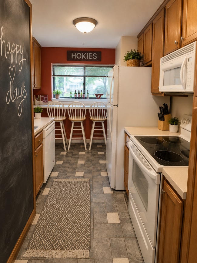 Building Photo - Blacksburg, 3 BR / 2 BA Available August 7