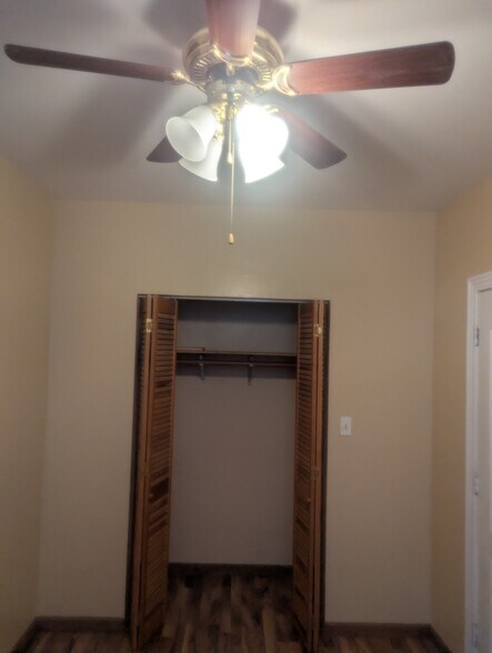 Walk in closet - 1722 S Ashland Ave