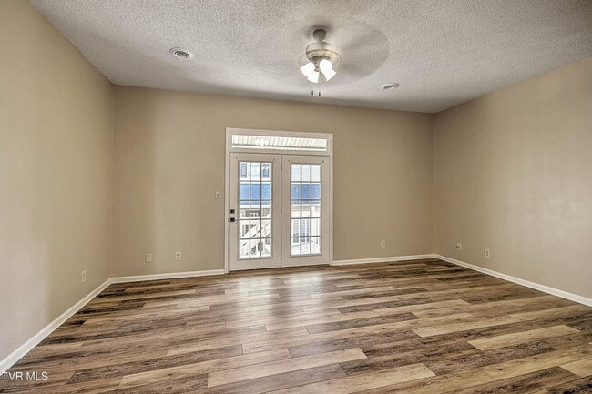 Building Photo - 2 Bedroom 1.5 Bath Townhome for Rent