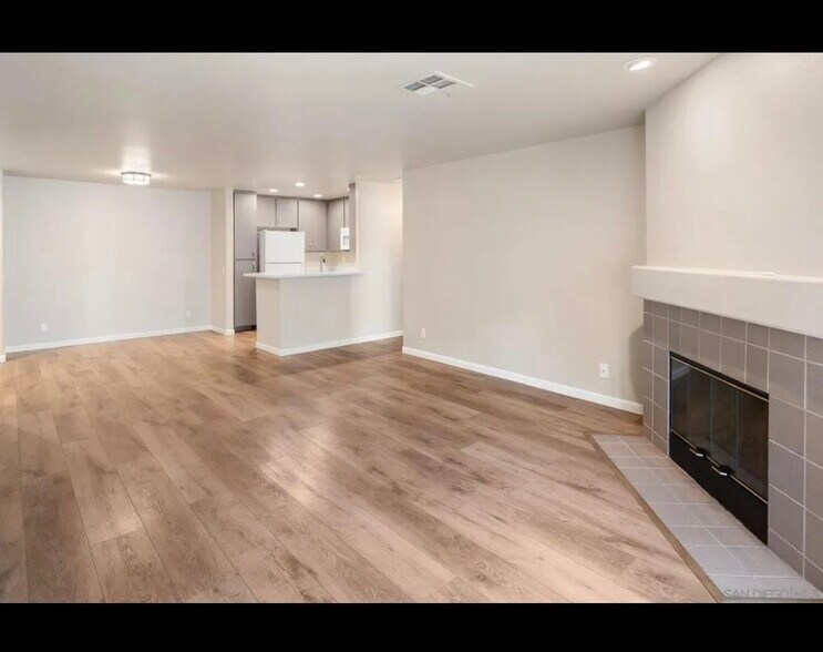 Building Photo - 580 Camino De La Reina