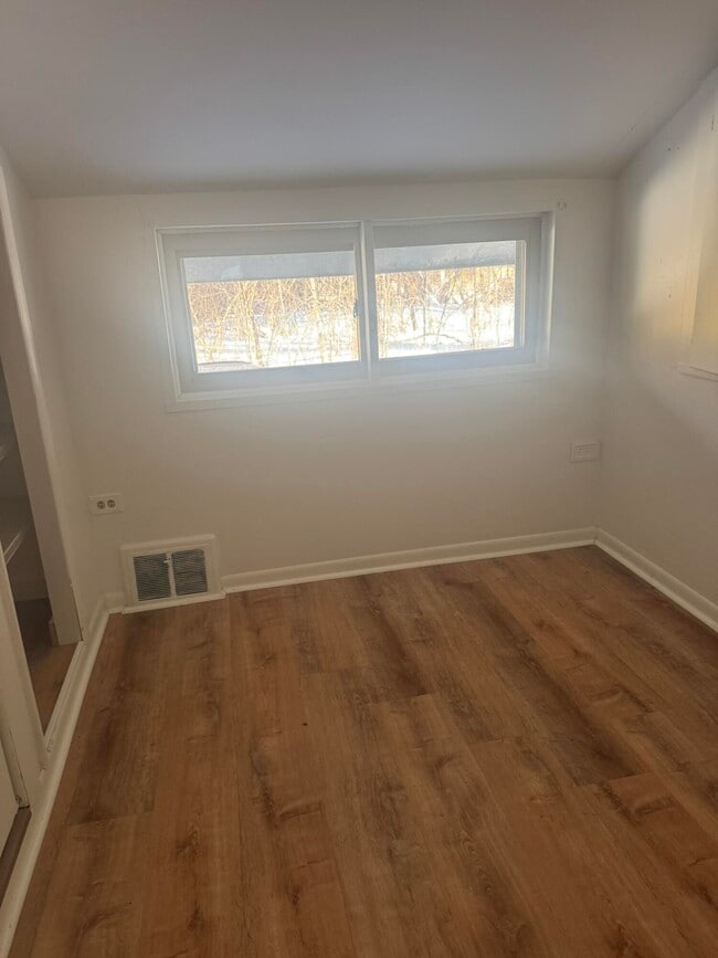 Building Photo - 3079 Pittsview Dr