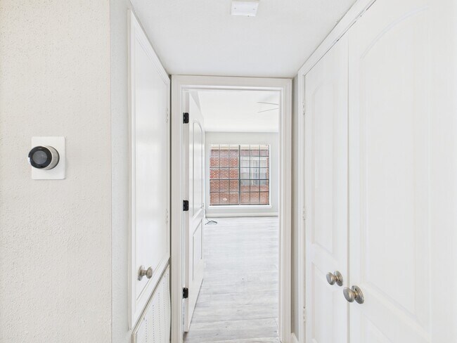Building Photo - 8055 Cambridge St