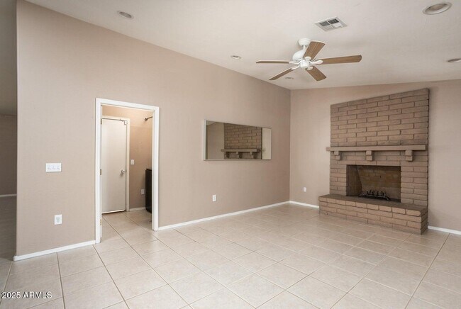Building Photo - 4077 E Cholla St