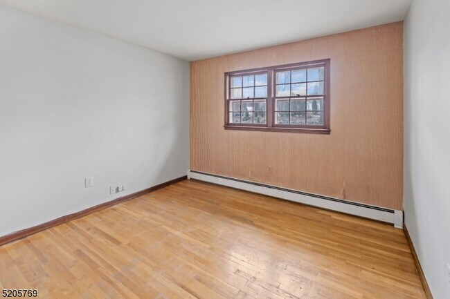 Building Photo - 24 Coolidge Pl