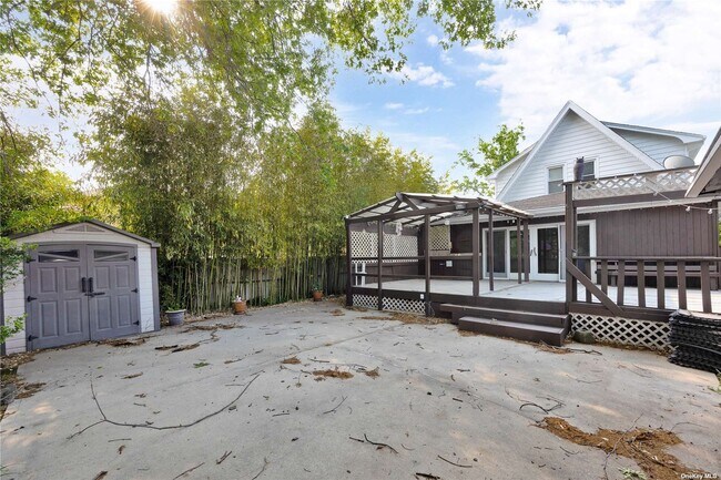 Building Photo - 20 Point Crescent