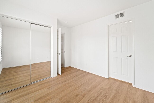 Building Photo - 8265 Gold Coast Dr