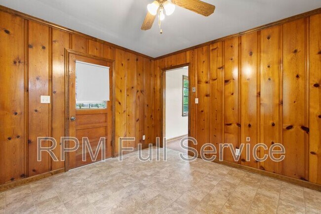 Building Photo - 570 Carol Dr