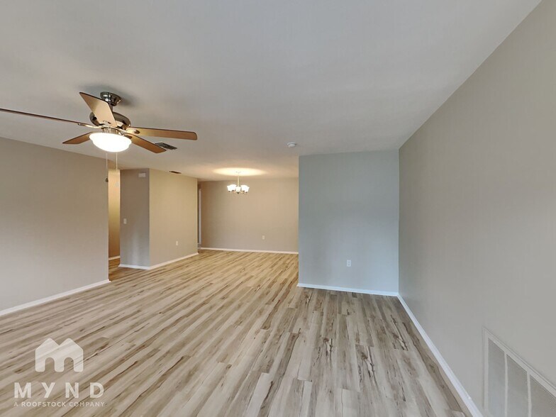 Building Photo - 5801 Elena Dr