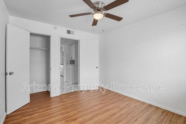 Building Photo - 2110 S Granada Dr